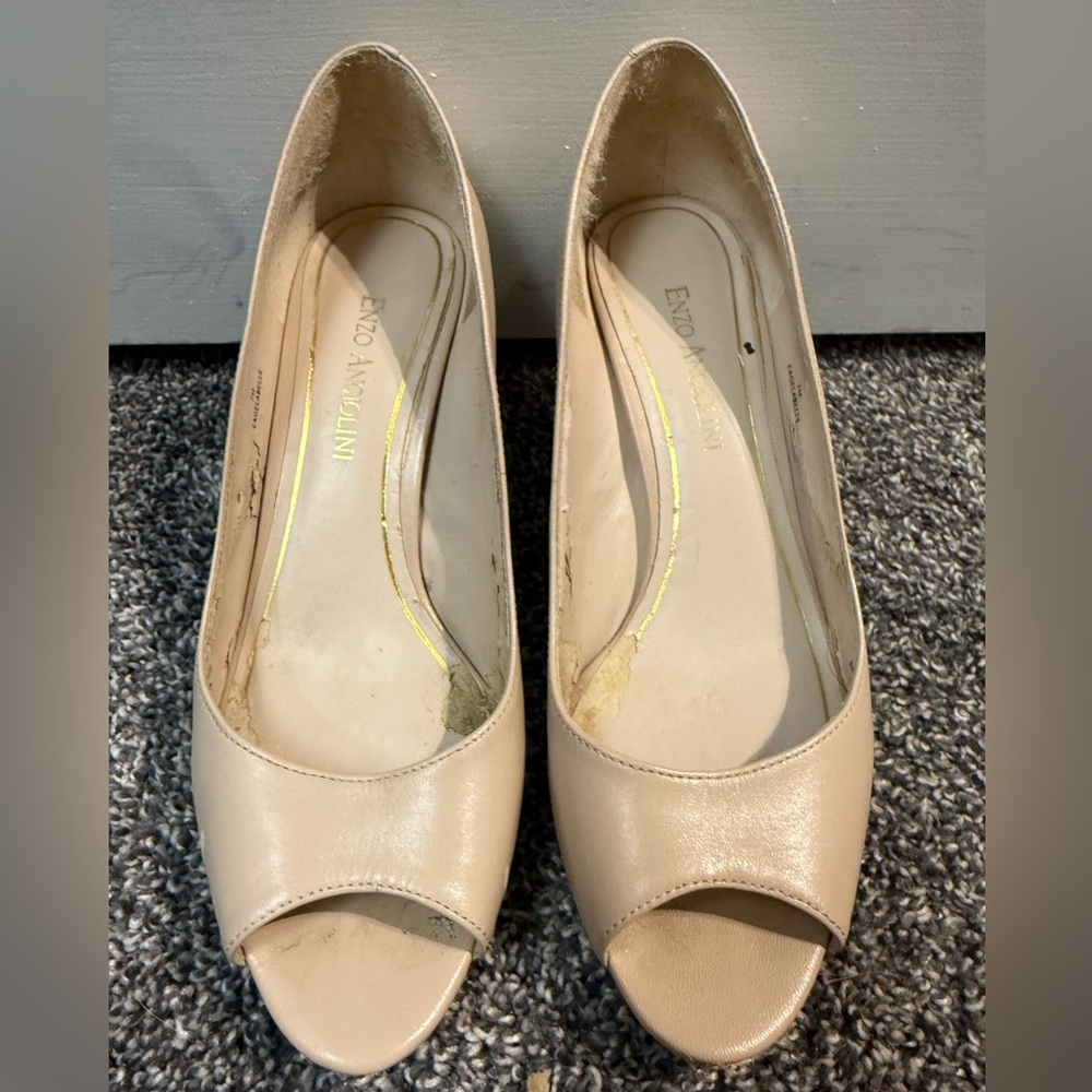 Enzo Angiolini nude leather peep toe heels size 7